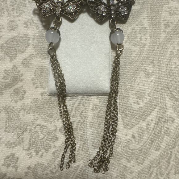 Butterfly Pewter dangle earrings-gold Tone - Picture 4 of 5